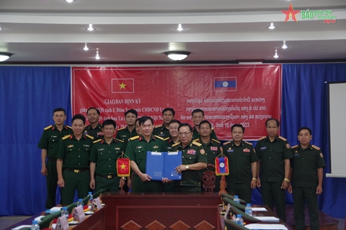 Giao ban định kỳ giữa Bộ CHQS tỉnh Sơn La với Bộ CHQS tỉnh Oudomxay và Luang Prabang, Lào